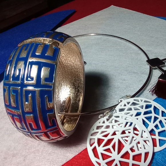 Silver tone Cuff w/ Blue  AND Burgundy Fringe Neckwire AND Fretwork Earrings - Picture 3 of 7